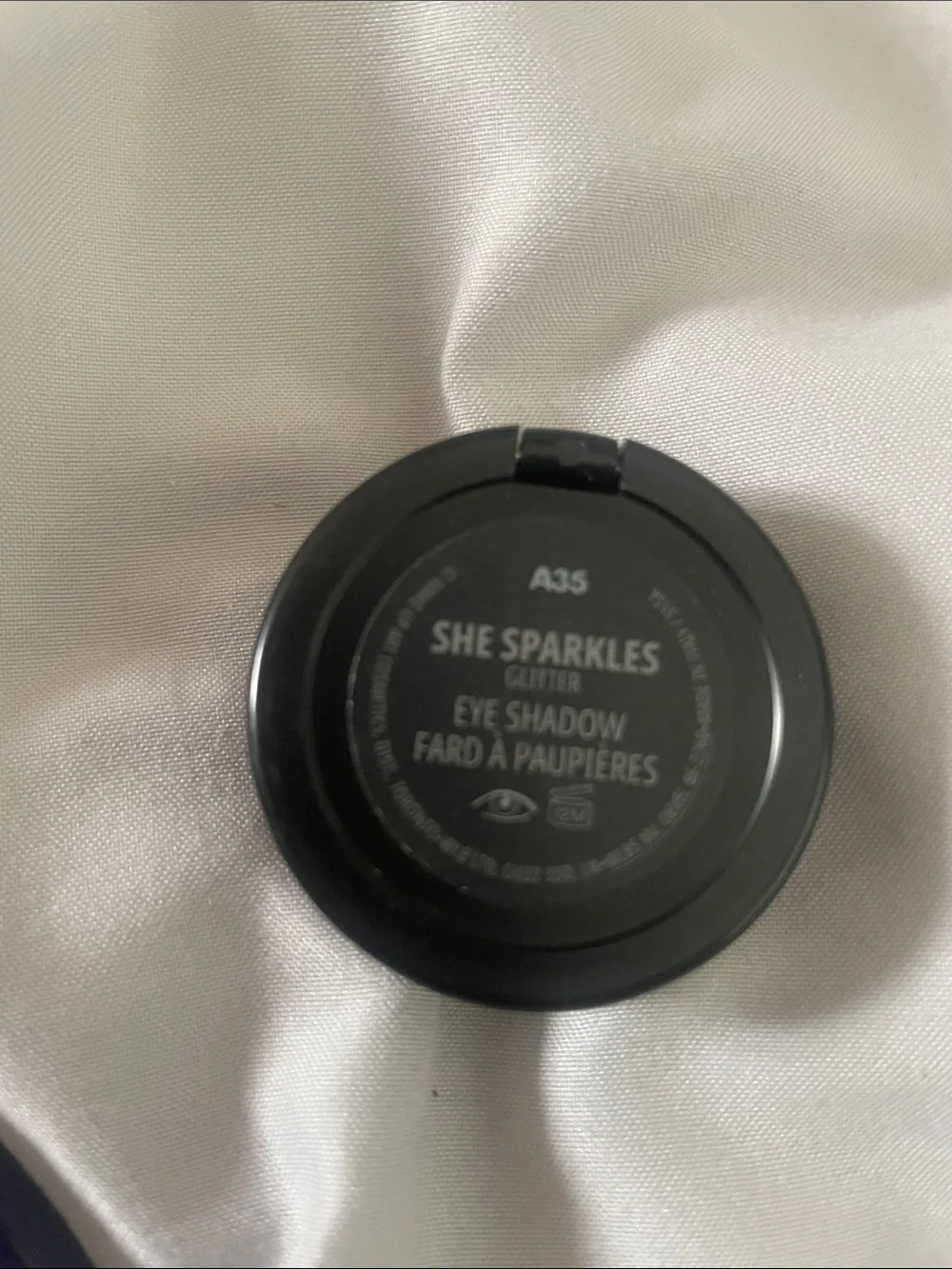 Mac she sparkles eye shadow - Picture 3 of 3